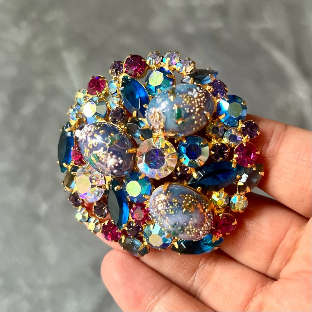 Juliana D&E Brooch Egg Cabochons Aurora Borealis Rhinestones Layered Gold Tone